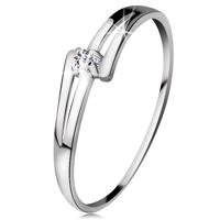 Brylantowy pierścionek z białego 14K złota - rozdzielone lśniące ramiona, bezbarwny diament - Rozmiar : 54