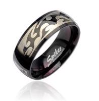 Czarny stalowy pierścionek z wzorem Tribal w srebrnym kolorze - Rozmiar : 60