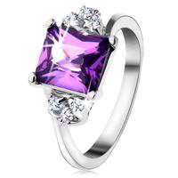 Lśniący pierścionek srebrnego koloru, prostokątna fioletowa cyrkonia, drobne cyrkonie - Rozmiar : 51