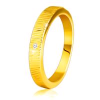 Pierścionek z brylantem z żółtego 14K złota - drobne ozdobne nacięcia, bezbarwny diament, 1,5 mm - Rozmiar : 49