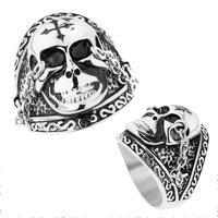 Stalowy pierścionek srebrnego koloru, lśniąca czaszka z krzyżem, łańcuszki, patyna - Rozmiar : 60