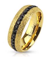 Stalowy pierścionek złotego koloru, błyszczący, z cyrkoniowym pasem, 6 mm - Rozmiar : 49