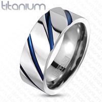 Tytanowy pierścionek srebrnego koloru, wysoki połysk, ukośne niebieskie nacięcia - Rozmiar : 55